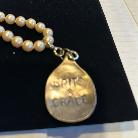 NWT pearl faux necklace with Grits & Grace saying in front removable charm w box - Picture 8 of 8